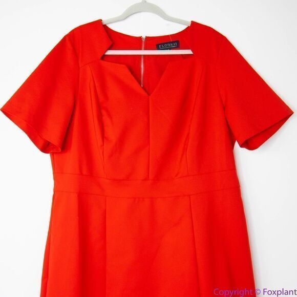 NEW Eloquii Sheath Dress with Cut Out star Neckline exposed zipper, size 18 - Picture 3 of 16